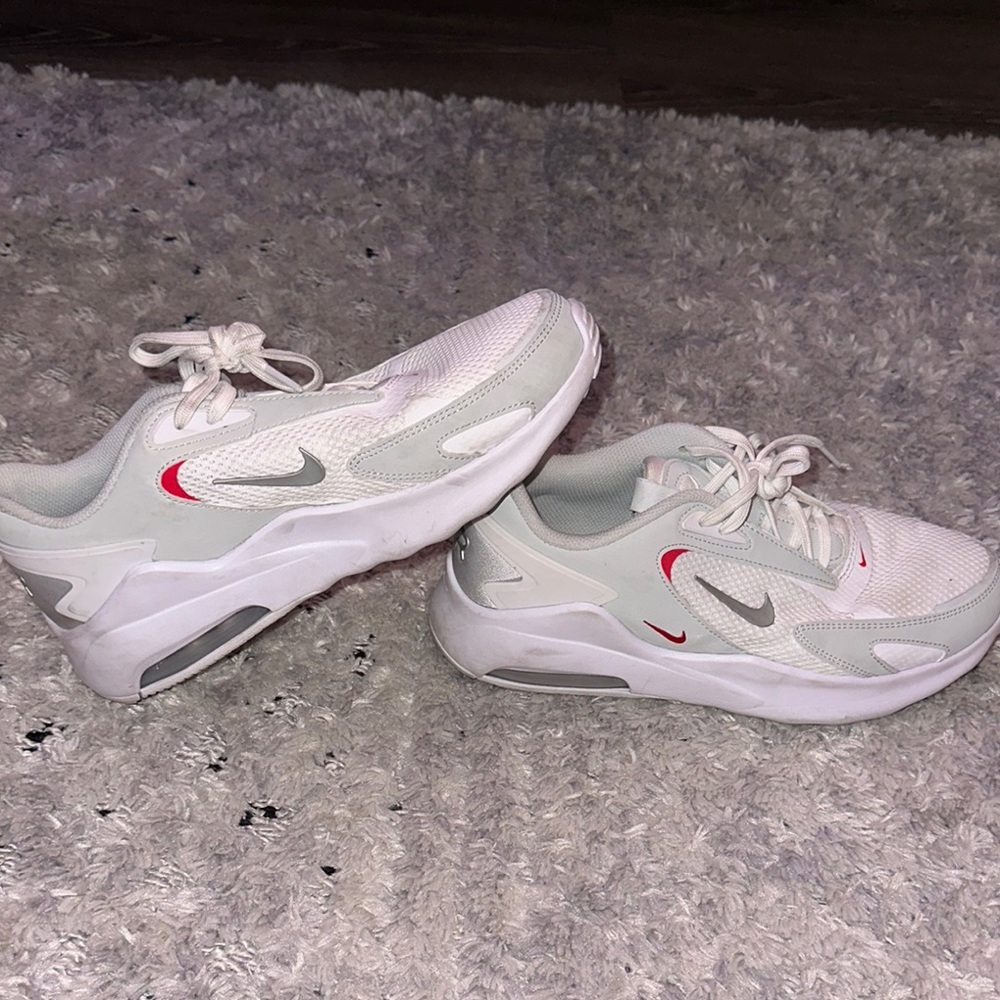 Nike Women's White and Gray Airmax size 9.5